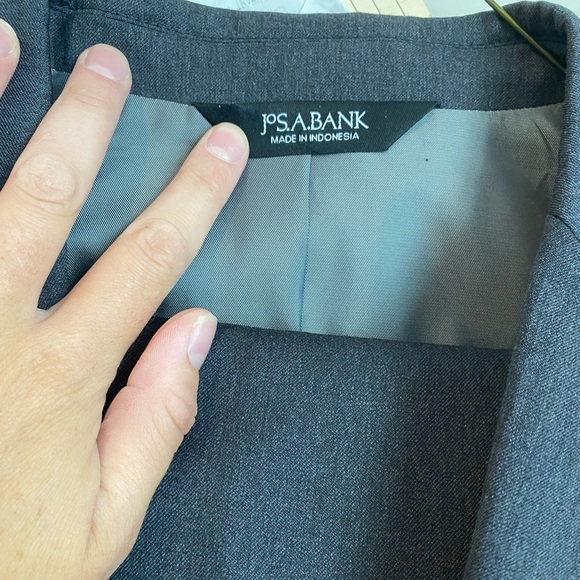Men’s Gray Jos A. Bank Suit - Picture 2 of 6